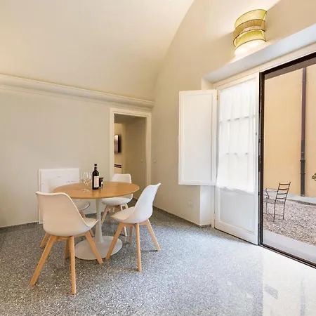 Aparmtents - Dragomanni Loft With Patio Apartment *