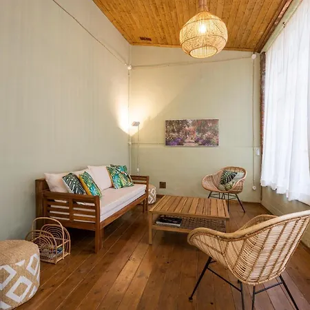 - Dragomanni Loft With Patio Apartment *