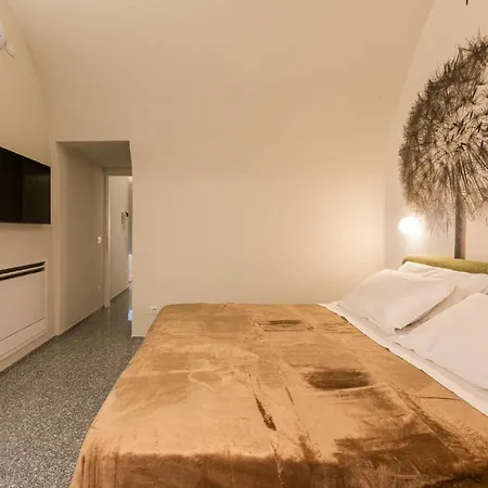 - Dragomanni Loft With Patio Apartment *